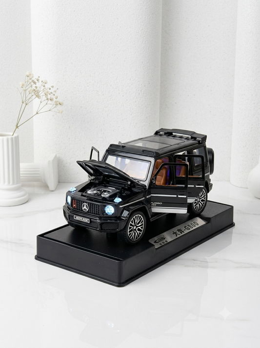Mercedes-Benz Die-Cast Metal Toy Car 1:32 Scale with Lights, Sound & Pull Back Action